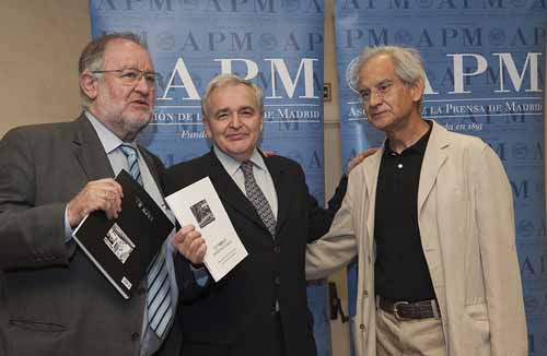 (De izq. a dcha.) Fernando G. Urbaneja, Bernardo Díaz Nosty y El Roto. Fotos: Pablo Vázquez/APM.
